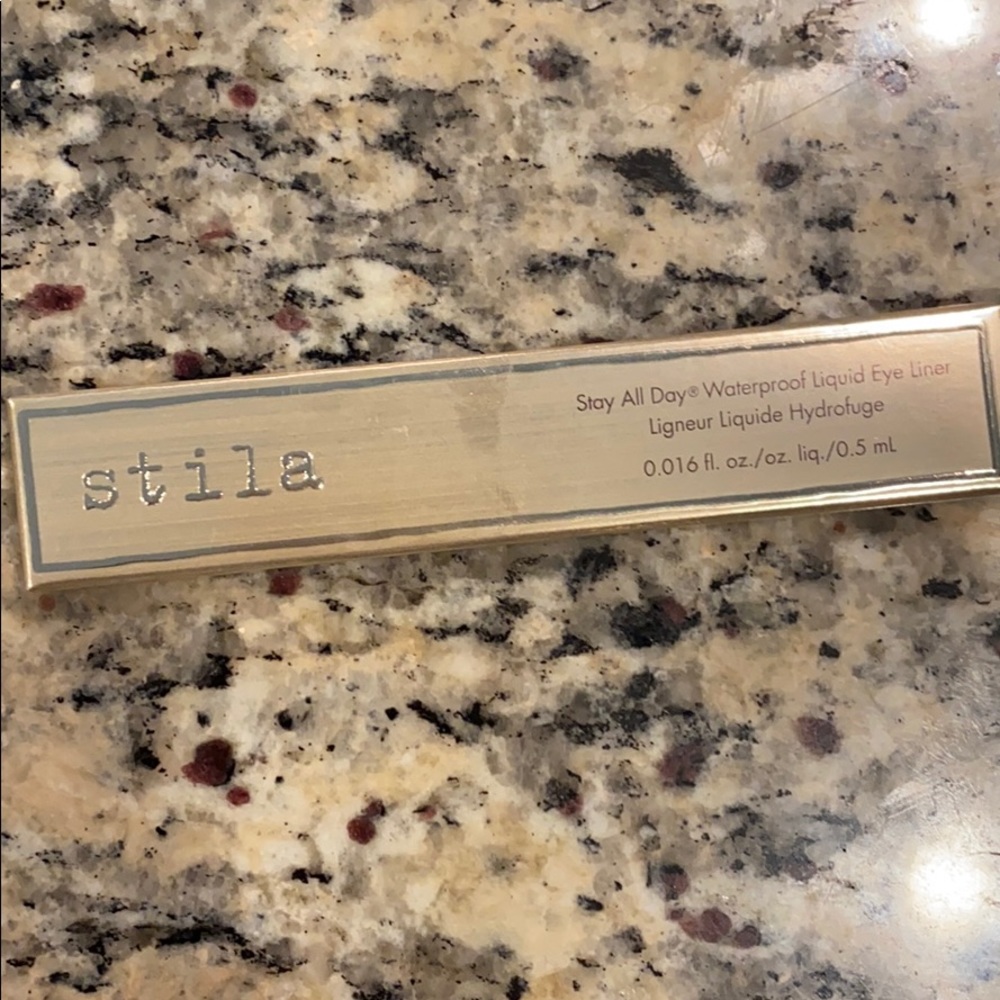 Stila stay all day waterproof liquid eyeliner